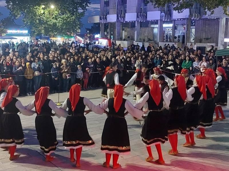 Кметът на Свищов официално откри празниците на града "Свищовски лозници"    