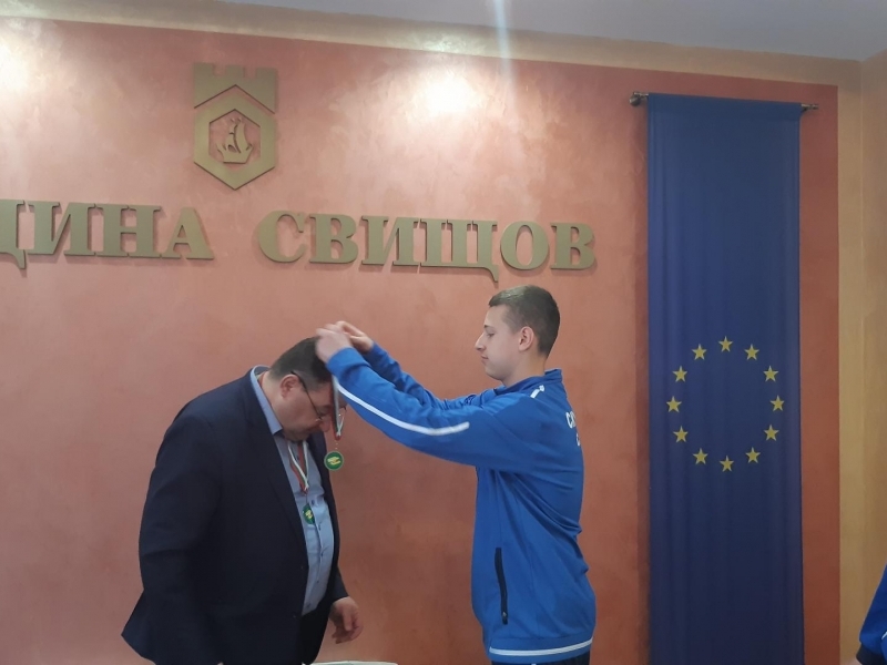 СКХТФ „Дунав“ – Свищов получи почетни грамоти от кмета на Свищов за достойно представяне на Държавни първенства по хокей в зала 