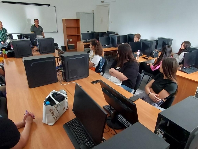 Стартираха обученията по ключови компетентности за младежи в рамките на проект „Изграждане на младежки център в гр. Свищов” 