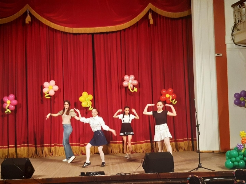 Първо българско читалище подари празничен концерт на свищовските деца за 1 юни 
