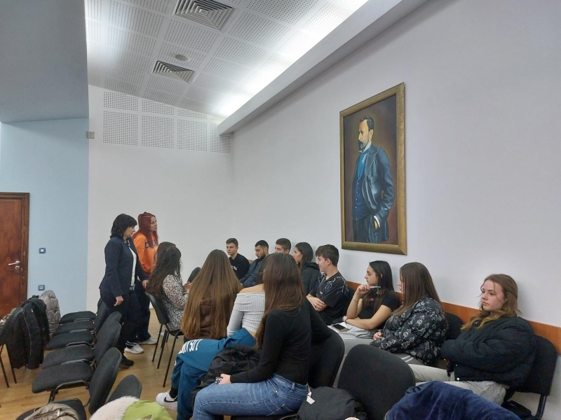 Кметът д-р Генчев и свищовски ученици дискутираха как се изработва управленски решение на местно ниво 