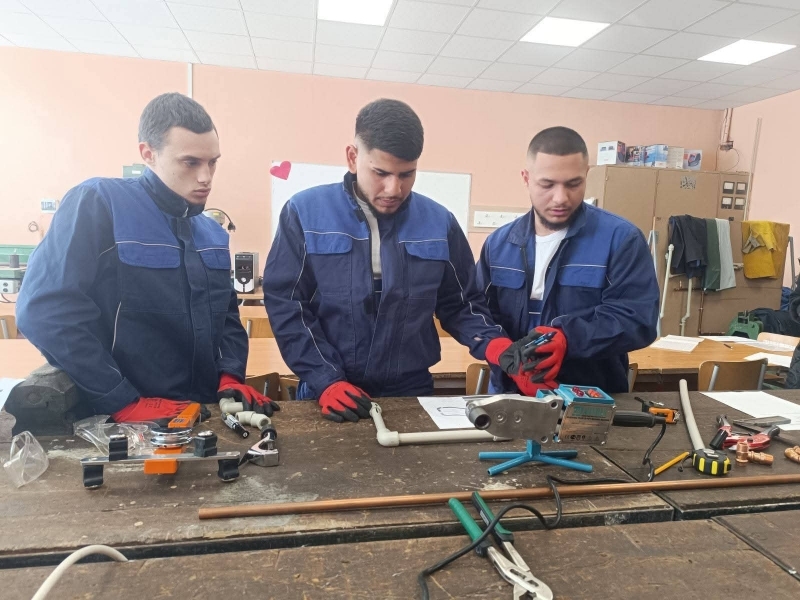 Ученици от Свищовска професионална гимназия „Алеко Константинов“ се класираха за националния финален кръг на състезанието „Най-добър млад инсталатор“ 